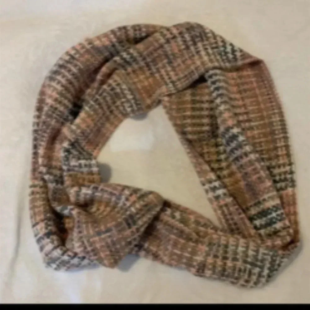 Demdaco Infinity‎ pink woven threads scarf EUC